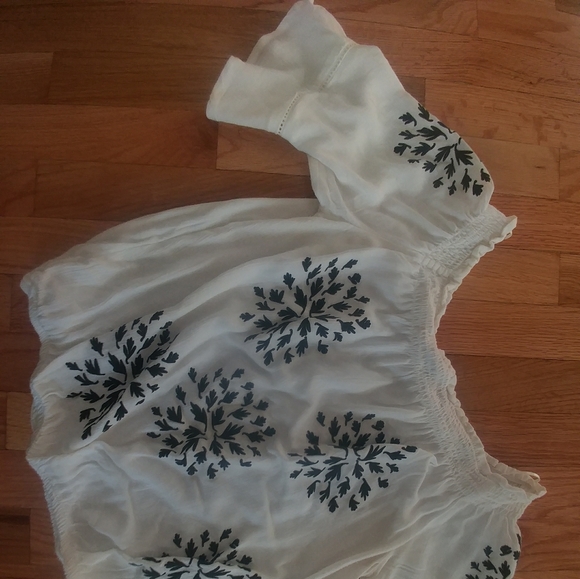 New Off the Shoulder Printed Top - Picture 1 of 1